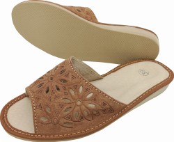 Pantofle klapki damskie skórzane – przewiewne kapcie domowe z ażurowym wzorem | produkt polski