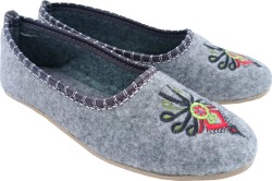 Tradycyjne bambosze filcowe z haftem – ciepłe, wygodne kapcie domowe, produkt polski