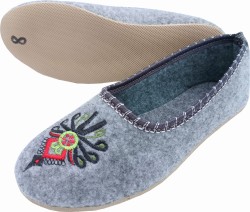 Tradycyjne bambosze filcowe z haftem – ciepłe, wygodne kapcie domowe, produkt polski