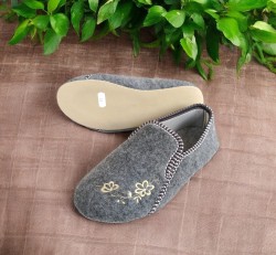 Bambosze Damskie Szare z Haftem – Komfortowe Kapcie na Co Dzień | Produkt Polskibambosze ciepłe damskie