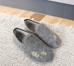 Bambosze Damskie Szare z Haftem – Komfortowe Kapcie na Co Dzień | Produkt Polskibambosze ciepłe damskie