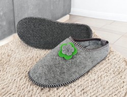 Bambosze damskie filcowe szare kapcie z kwiatowym zdobieniem - Produkt polski