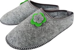 Bambosze damskie filcowe szare kapcie z kwiatowym zdobieniem - Produkt polski