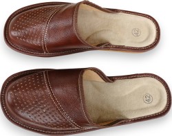 Męskie kapcie domowe – wygoda, trwałość i klasyczny styl