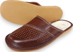 Męskie kapcie domowe – wygoda, trwałość i klasyczny styl