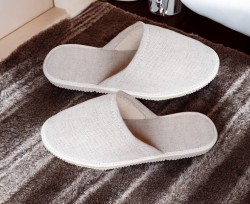 Lniane pantofle damskie – wygodne, oddychające kapcie domowe w naturalnym stylu