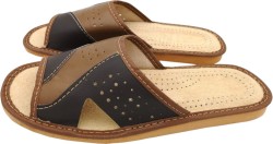 Skórzane kapcie męskie – komfort, który docenisz każdego dnia