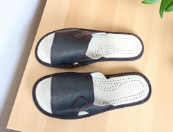 Męskie Kapcie Skórzane z Odkrytymi Palcami – Komfort, Styl i Polska Jakość