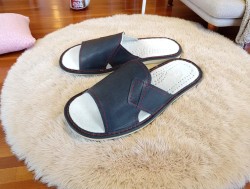 Męskie Kapcie Skórzane z Odkrytymi Palcami – Komfort, Styl i Polska Jakość