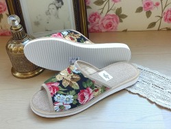 Lniane Klapki Damskie do Domu – Kwiatowy Urok w Stylu Retro