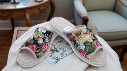 Lniane Klapki Damskie do Domu – Kwiatowy Urok w Stylu Retro