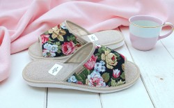 Lniane Klapki Damskie do Domu – Kwiatowy Urok w Stylu Retro