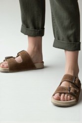 Klapki skórzane BioKen Fusbet – wygodne zamszowe Havana