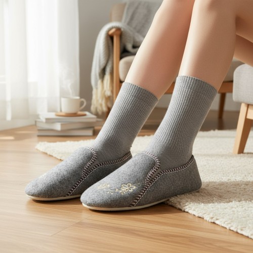 Bambosze Damskie Szare z Haftem – Komfortowe Kapcie na Co Dzień | Produkt Polskibambosze ciepłe damskie