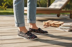 Eleganckie polskie bambosze z motywem kwiatowym – lekkie kapcie z gumową podeszwą