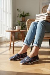 Eleganckie polskie bambosze z motywem kwiatowym – lekkie kapcie z gumową podeszwą