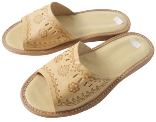 Skórzane klapki damskie – wygoda, którą pokochasz