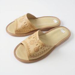 Skórzane klapki damskie – wygoda, którą pokochasz