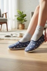 Damskie kapcie bawełniane z ozdobnym wzorem, bambosze polskiej produkcji – wygodne i lekkie