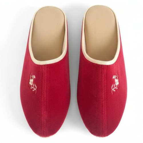 Czerwone kapcie damskie welurowe na podwyższeniu