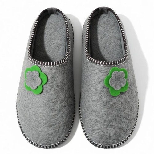 Bambosze damskie filcowe szare kapcie z kwiatowym zdobieniem - Produkt polski