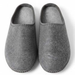 Kapcie filcowe szare – lekkie zapiętki