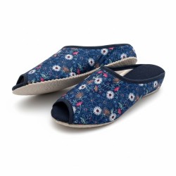 Pantofle damskie na klinie 3 cm – lekkie kapcie domowe, polski produkt, wygodne i przewiewne