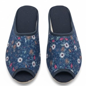 Pantofle damskie na klinie 3 cm – lekkie kapcie domowe, polski produkt, wygodne i przewiewne